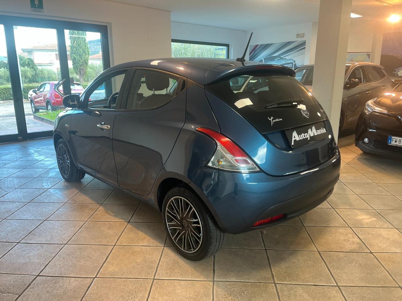 Lancia Ypsilon 1.0 FireFly 5 porte S&S Hybrid Silver Plus