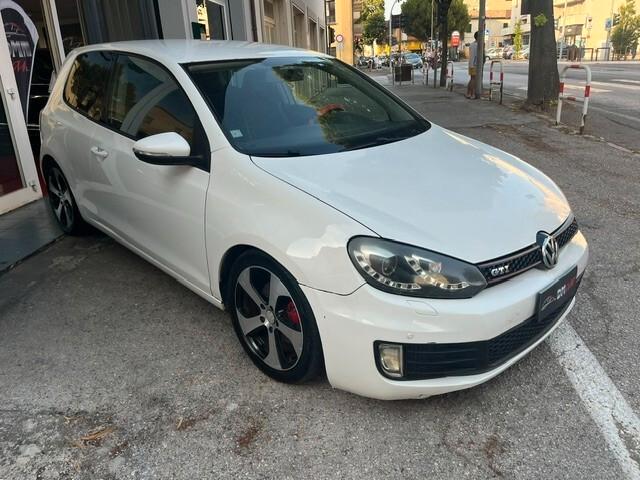 VOLKSWAGEN GOLF 140 CV TDI GT SPORT 3 porte DSG CERCHI IN LEGA NAVIGATORE OK NEOPATENTATI - GARANZIA 12 MESI -