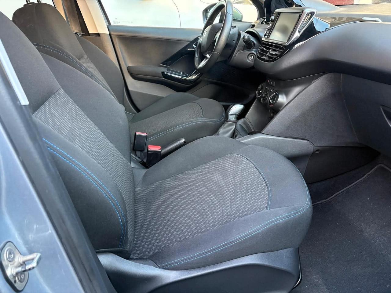 Peugeot 208 PureTech 82 5 porte Signature