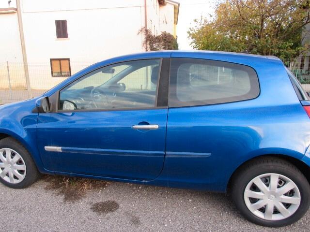 Renault Clio 1.2 16V 3 porte Confort NEOPATENTATI