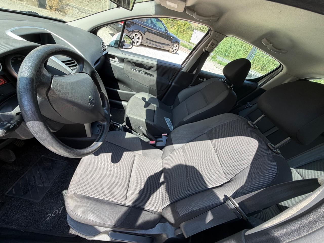 Peugeot 207 Plus 1.4 HDi 70CV 5 porte