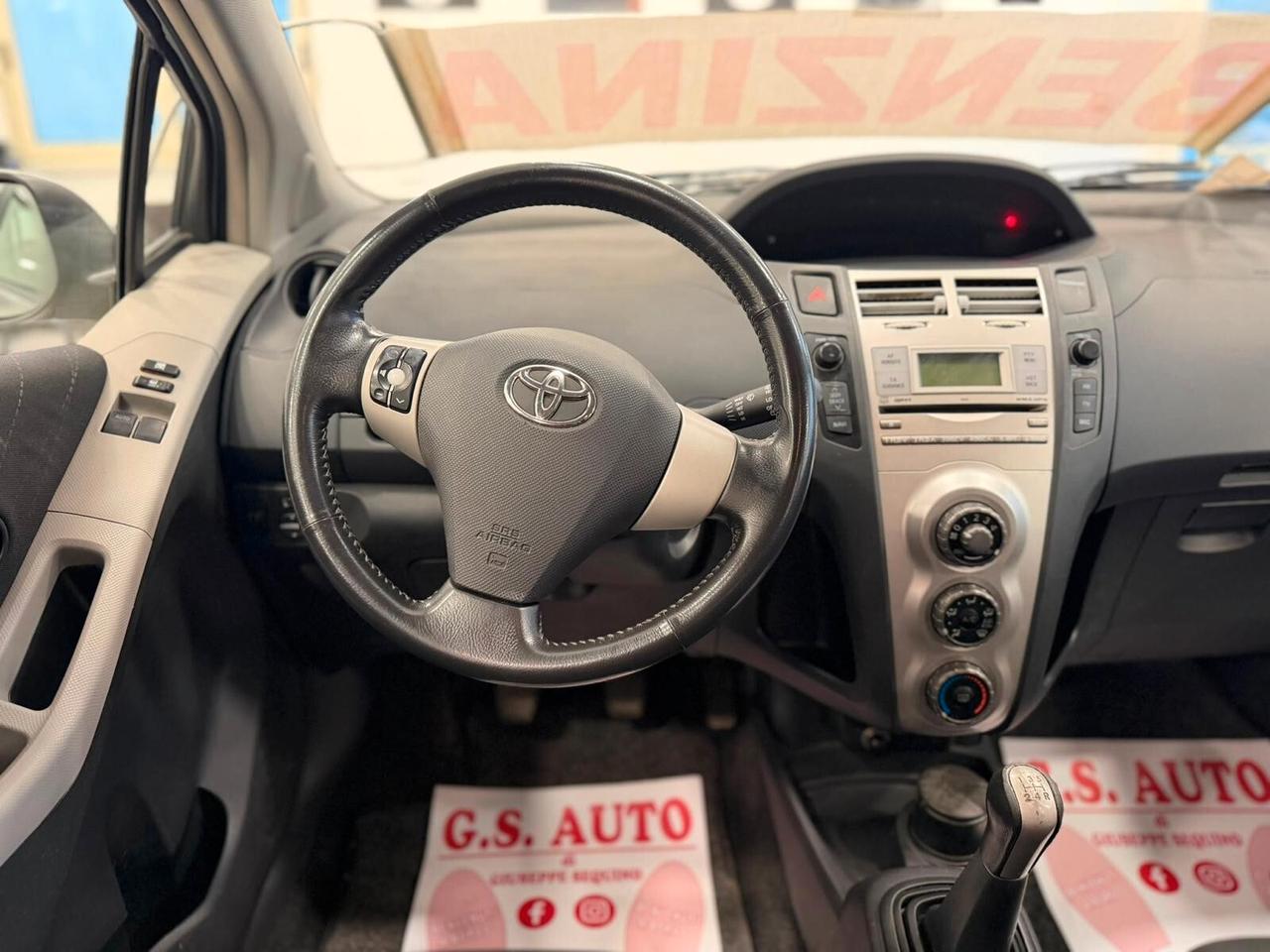 Toyota Yaris 1.0 5 porte Sol