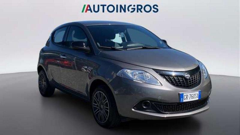 Lancia Ypsilon 1.0 FireFly Hybrid Silver