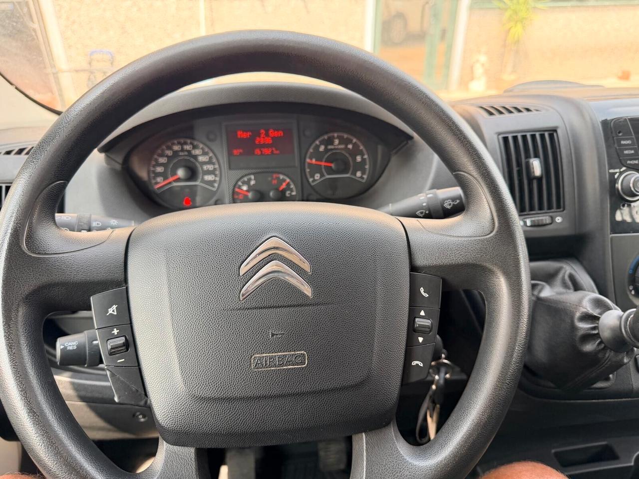 Citroen Jumper 140cv cabina doppia 7 posti con cassone fisso.