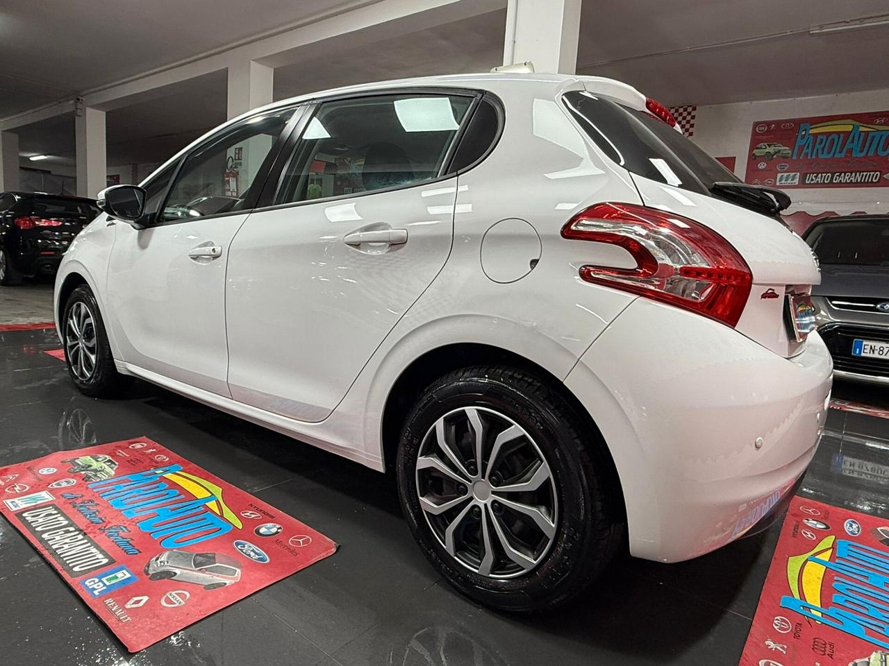 Peugeot 208 1.0 68cv Active - 2014