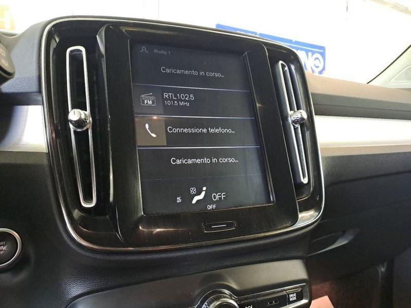 Volvo XC40 2.0 D4 MOMENTUM AWD GEARTRONIC