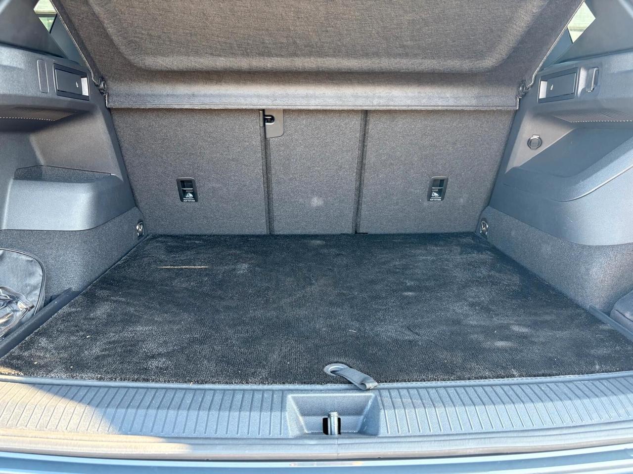 Volkswagen Tiguan VOLKSWAGEN TIGUAN 2.0 TDi R-LINE DSG - MATRIX - KEYLESS