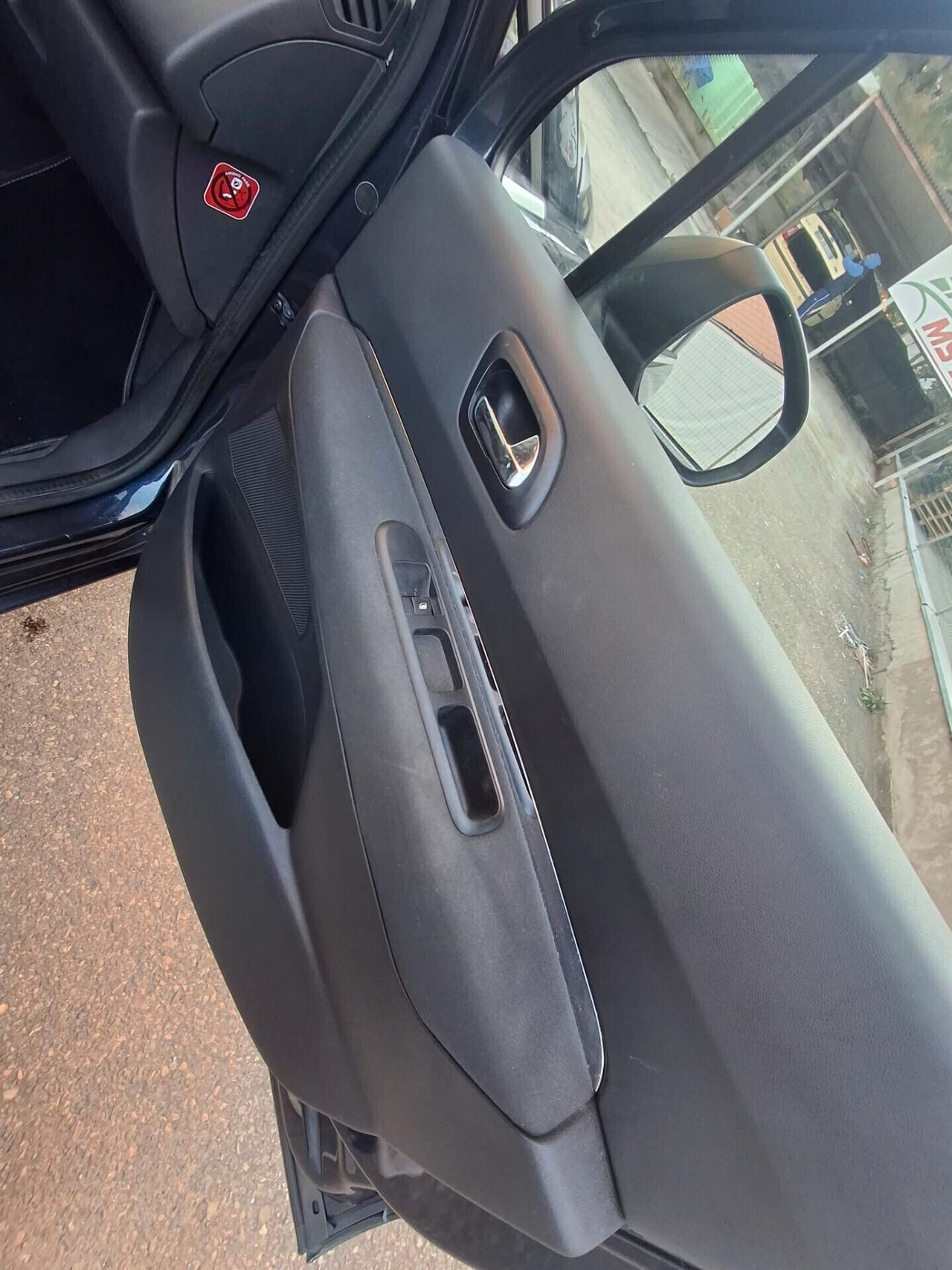 Peugeot 5008 1.6 HDi 115CV Business 7 POSTI