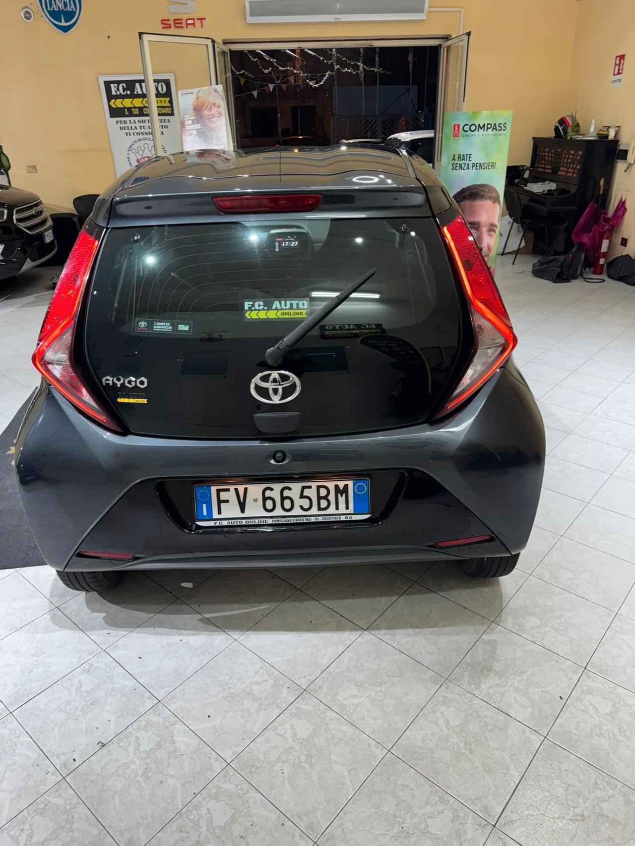 Toyota Aygo 1.0 VVT-i 72 CV 5 porte x-cite (motore con 80.000km con fattura)
