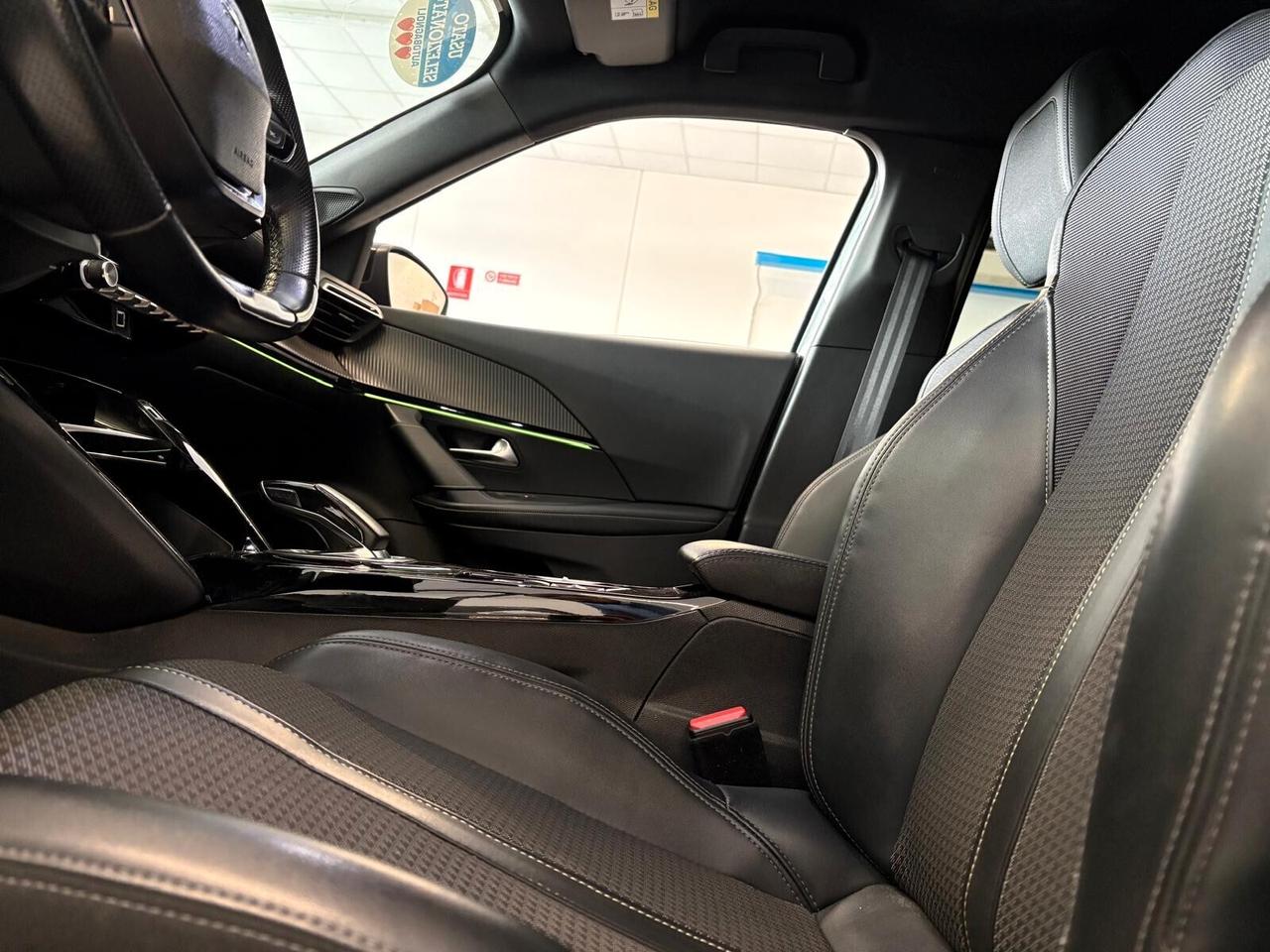 Peugeot 2008 GT motore elettrico 136 CV SPOTICAR