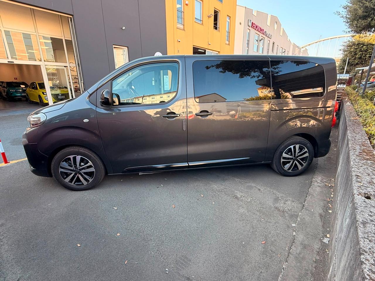PEUGEOT Traveller 2.2 BlueHDi 180 EAT8 9 posti