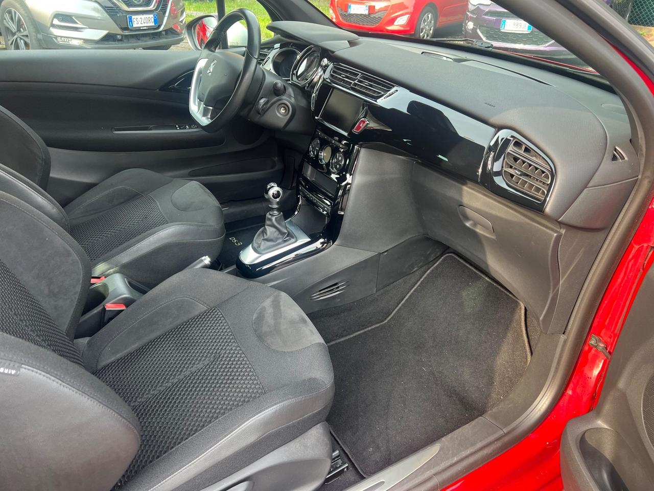 Ds DS3 DS 3 BlueHDi 120 Ines De La Fressange