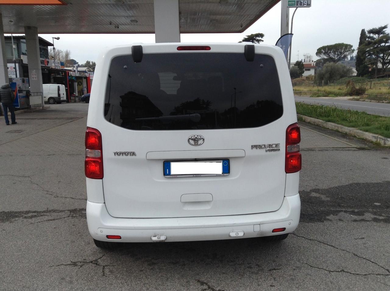 Toyota Proace Proace Verso 1.5D L0 D Luxury BELLISSIMO, 8 POSTI, VETRI OSCURATI, CERCHI IN LEGA TENUTO BENISSIMO!!