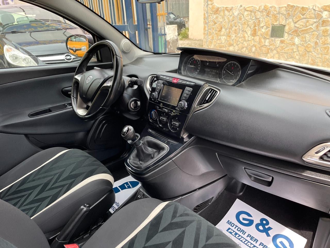 Lancia Ypsilon 1.2 69 CV 5 porte Gold