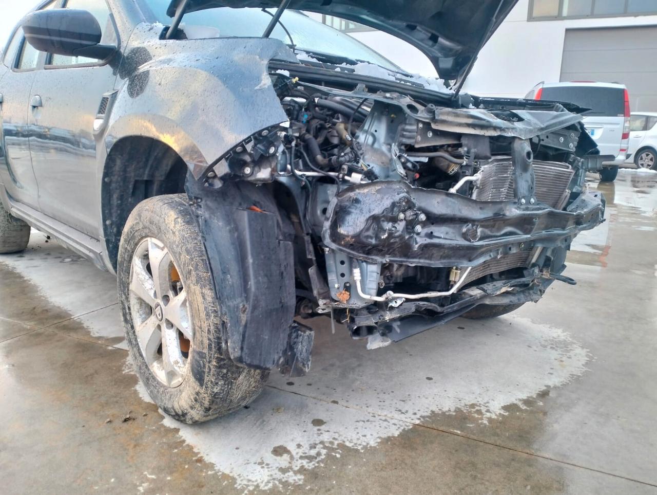 Dacia Duster 1.6 BENZ/GPL - SINISTRATA