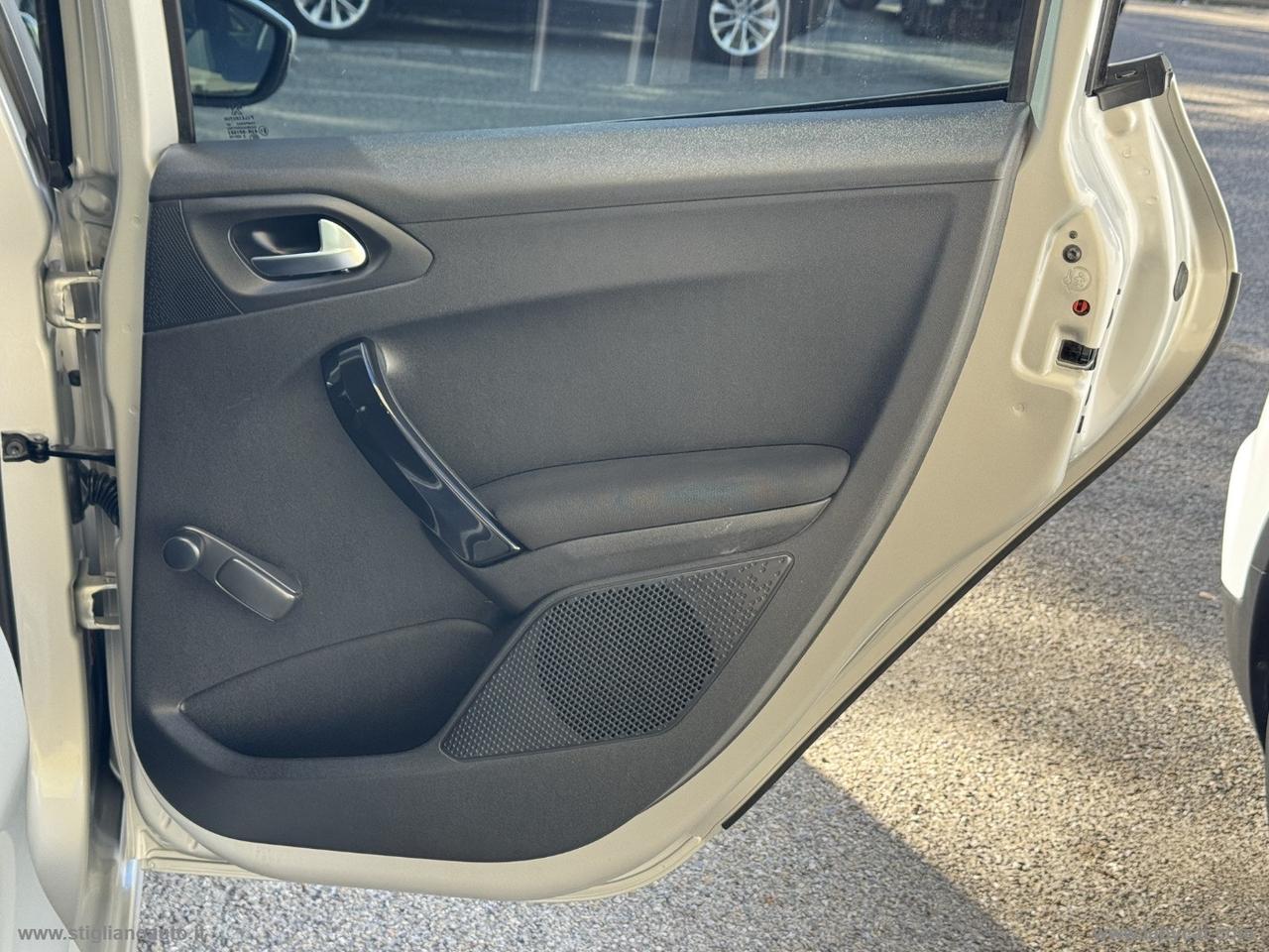 PEUGEOT 208 BlueHDi 75 5p. Allure