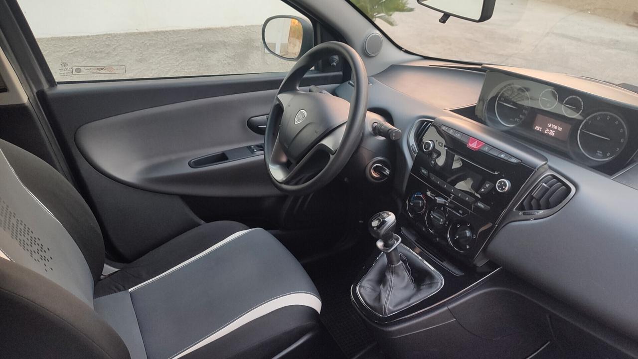 Lancia Ypsilon 1.2 69 CV 5 porte S&S Platinum