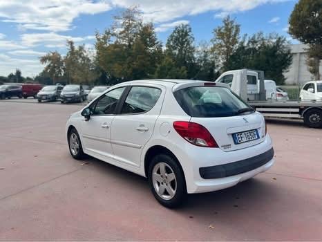 Peugeot 207 1.4 HDi 70CV 5p. Millesim 200