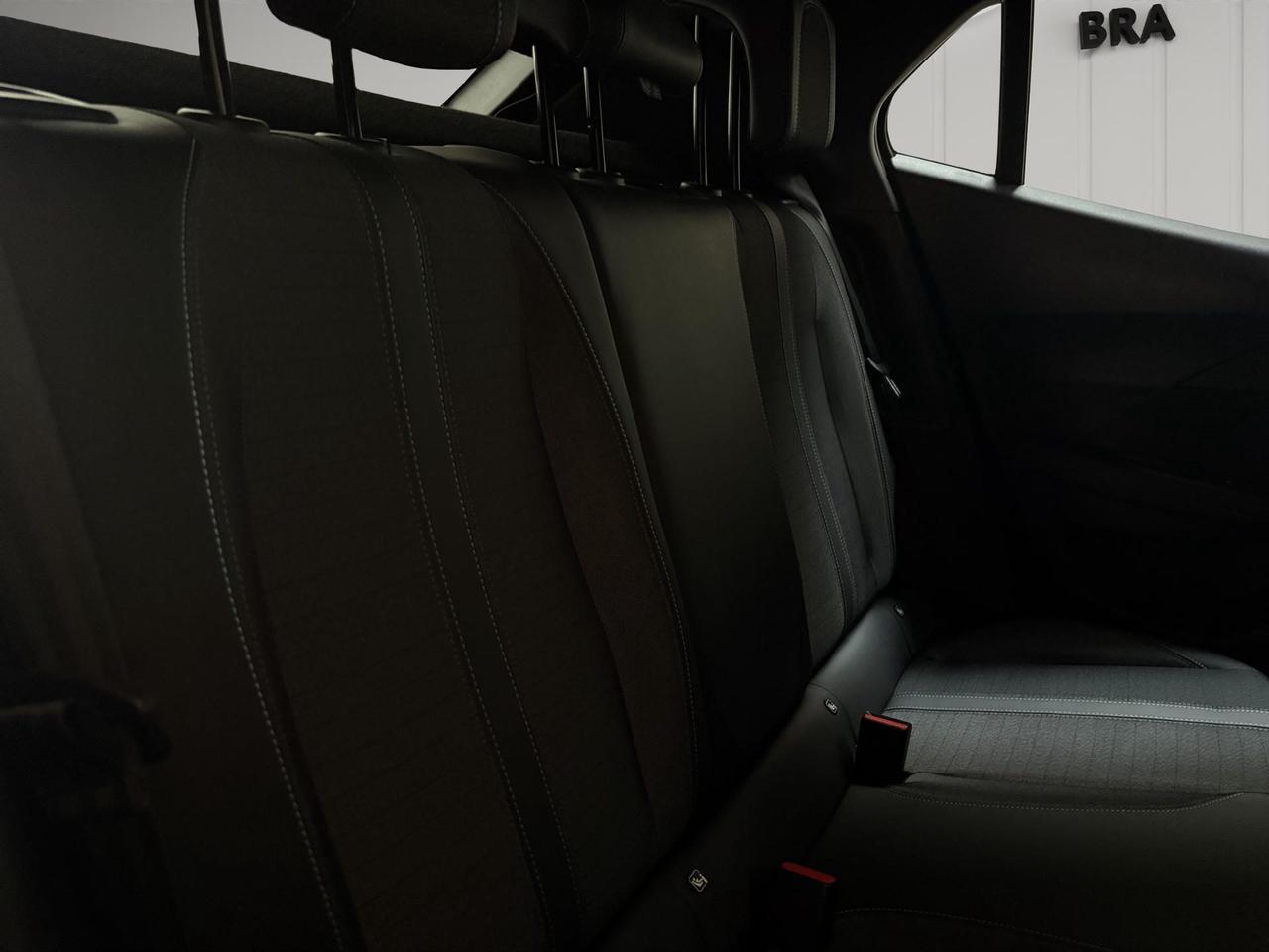 Peugeot 2008 BLUE HDI130 EAT8 ALLURE