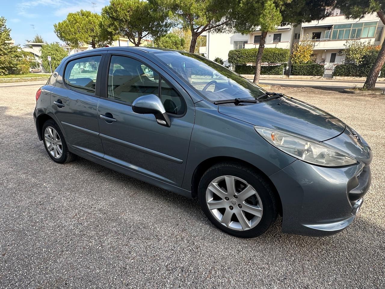Peugeot 207 1.6 HDi 110CV neopatentati