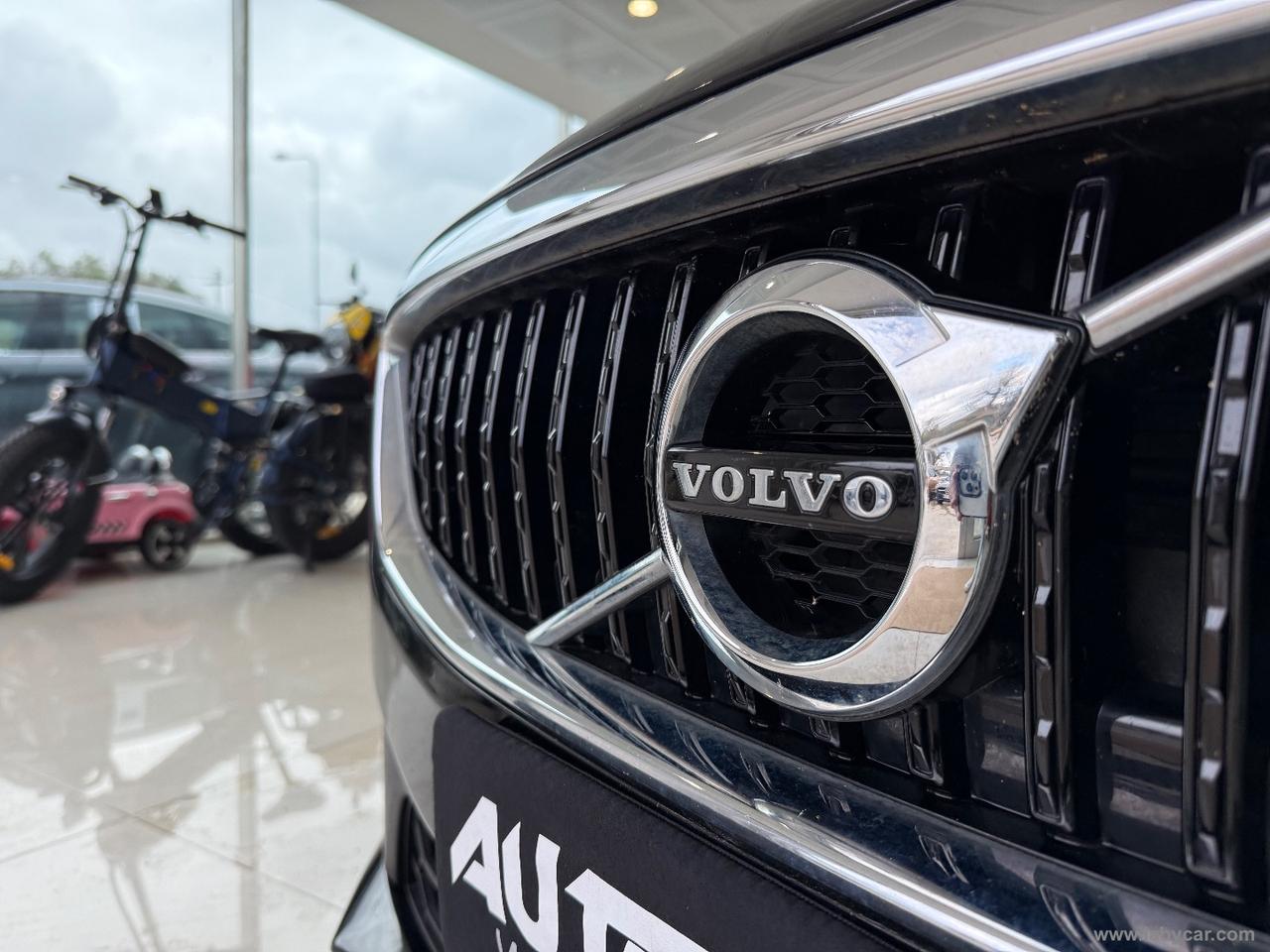 VOLVO V40 Cross Country D2 Summum