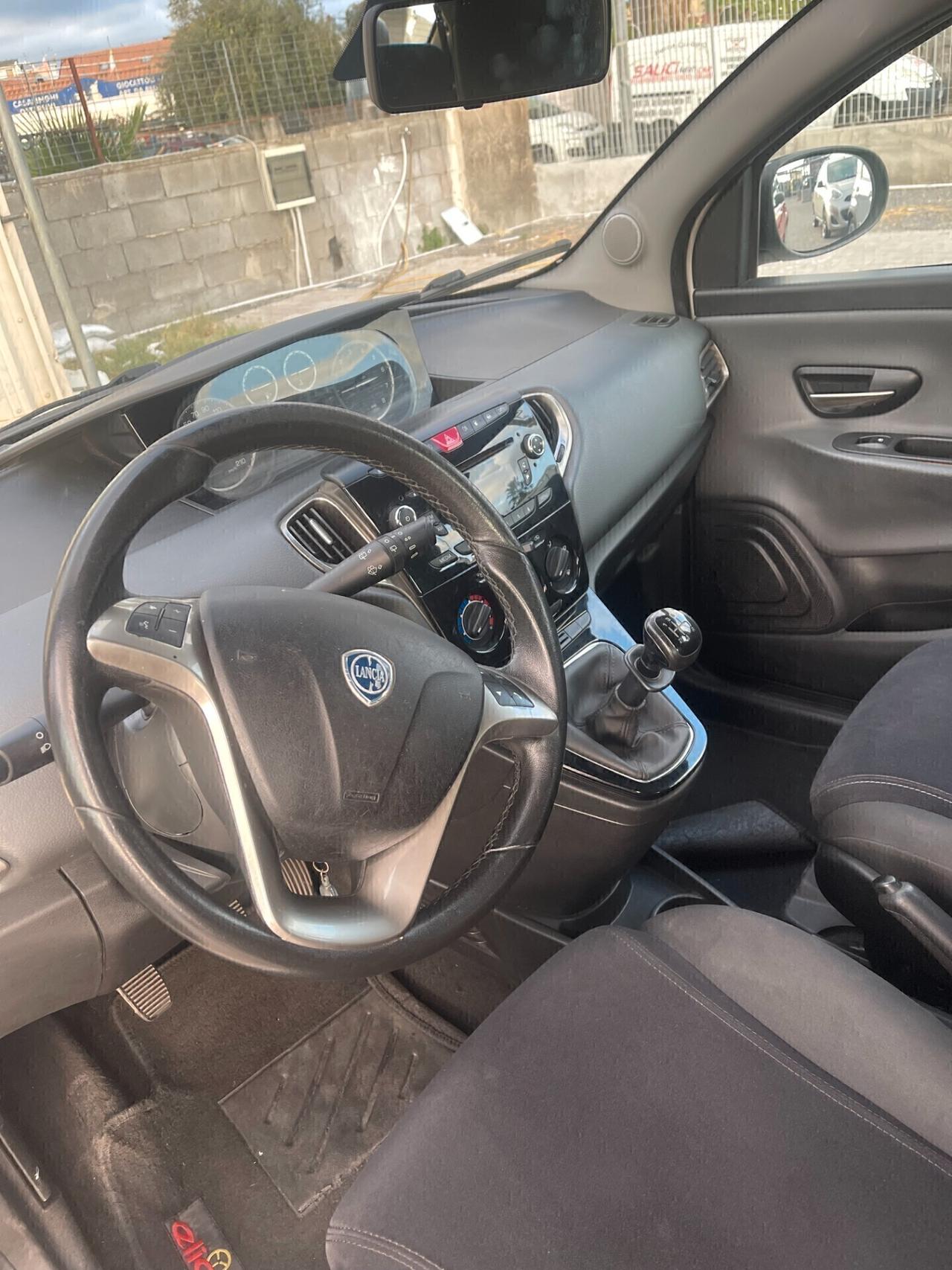 Lancia Ypsilon 1.2 69 CV Ecochic Platinum