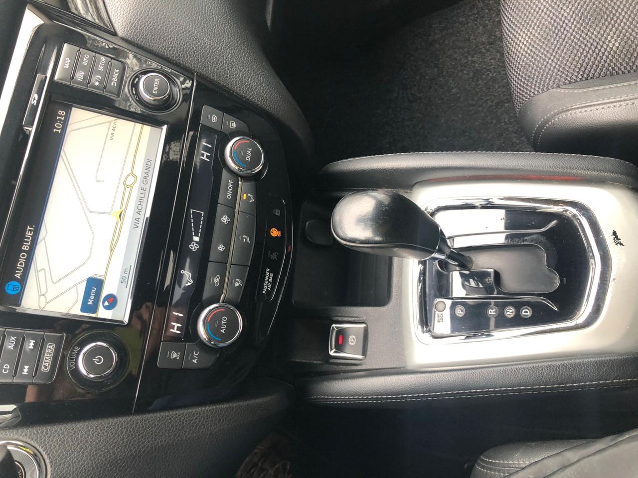 Nissan Qashqai 1.6 dCi 2WD C-TRONIC N-Connecta CON GANCIO DI TRAINO