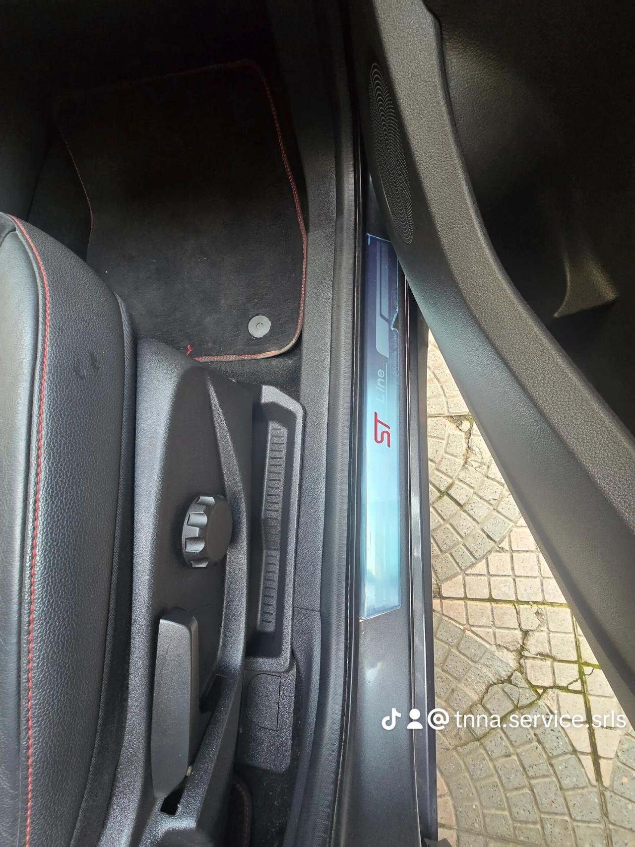 Ford Kuga 1.5 TDCI 120 CV S&S 2WD ST-Line