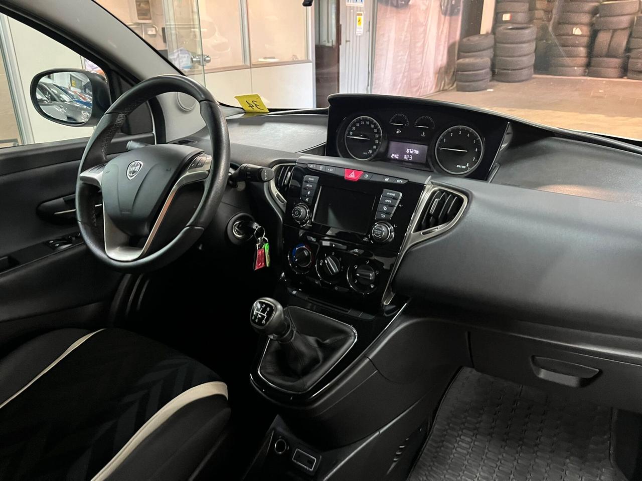 Lancia Ypsilon 1.2 solo 6700 km!!!!! euro6