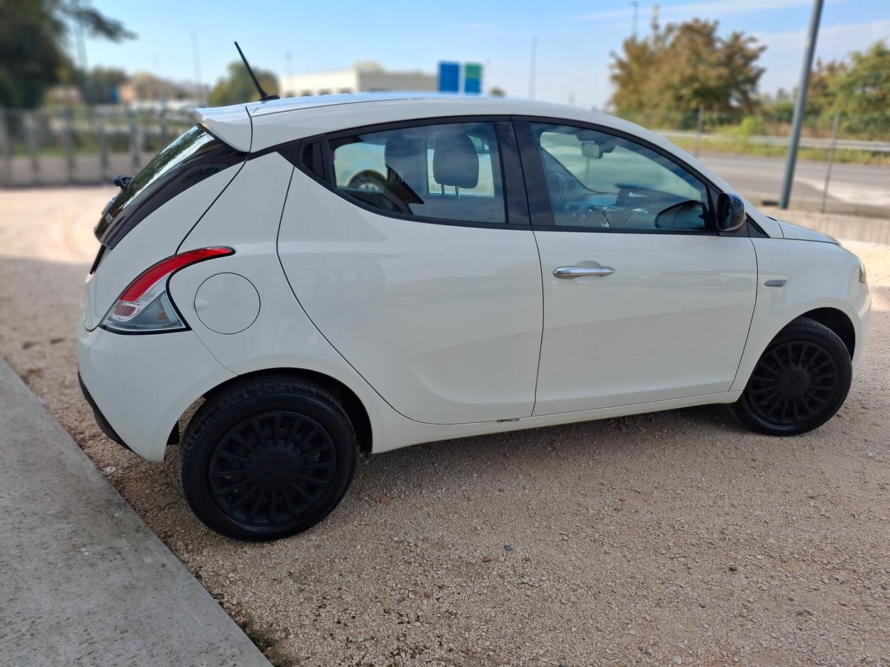 Lancia Ypsilon 1.0 FireFly 5 porte S&S Hybrid Silver Plus