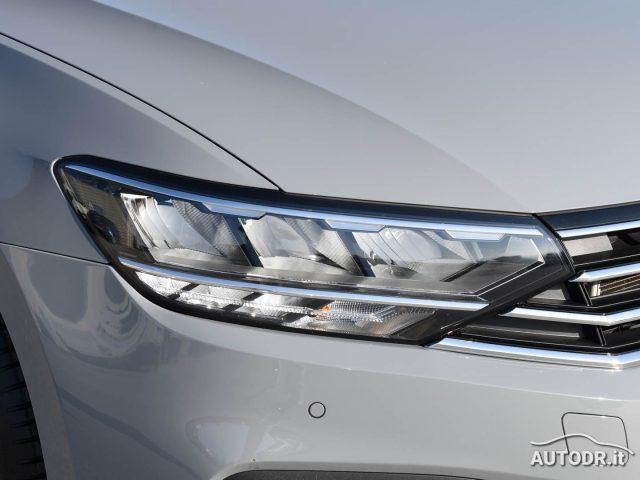 VOLKSWAGEN Passat Variant 2.0 TDI EVO DSG Business Fari LED, Navi, Ambient