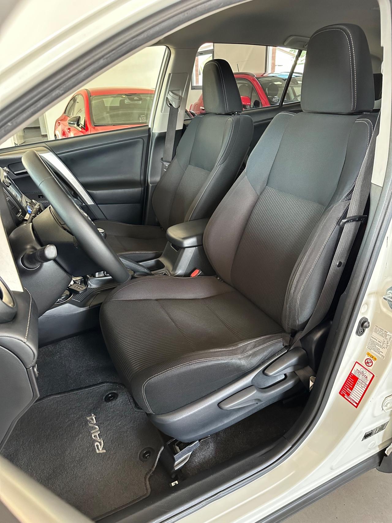 Toyota RAV 4 RAV4 2.0 D-4D 2WD Style White Ed.