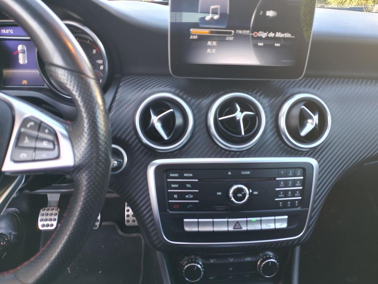 Mercedes-Benz A 180 AMG Line A 180 D