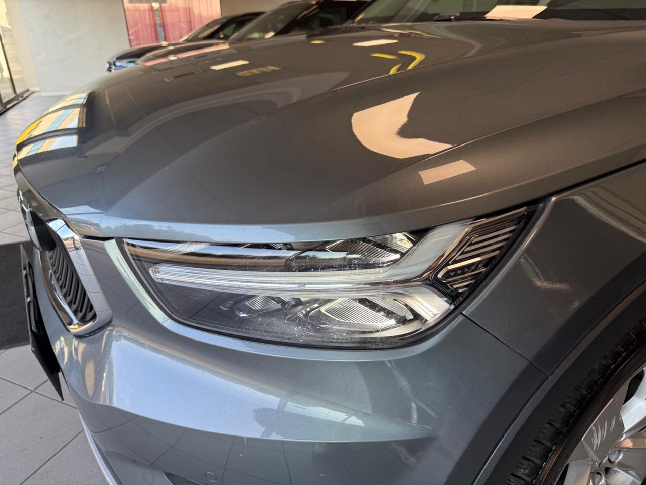 Volvo XC40 D4 AWD Geartronic Momentum TETTO APRIBILE PANORAMICO