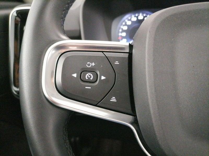 Volvo XC40 1.5 t2 Momentum auto my21