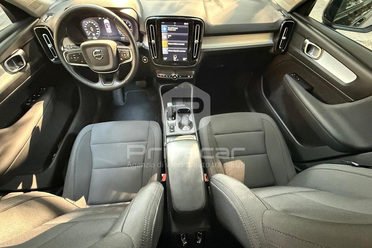 VOLVO XC40 T3 Geartronic Momentum Pro