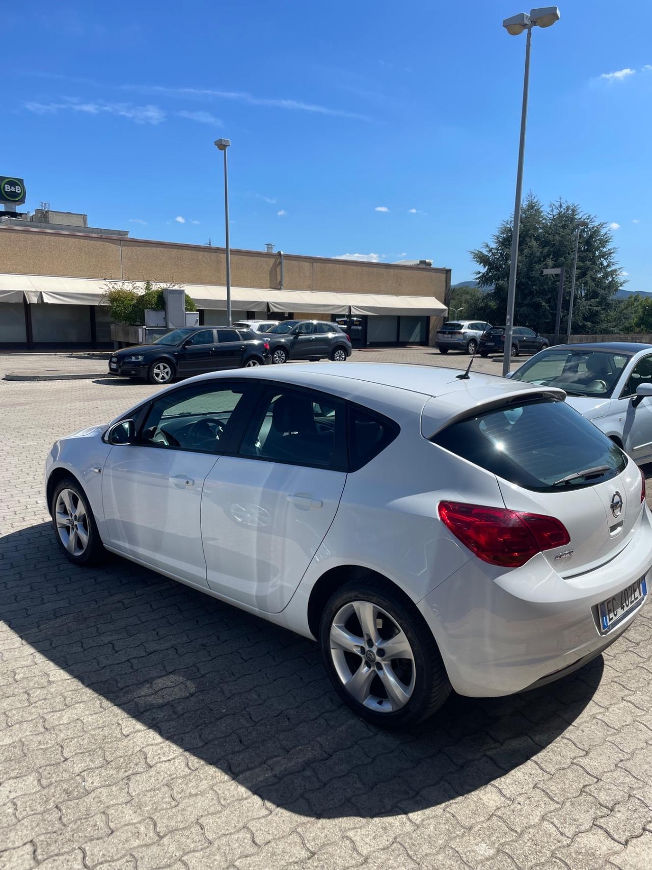Opel Astra 1.4 100CV 5 porte Cosmo