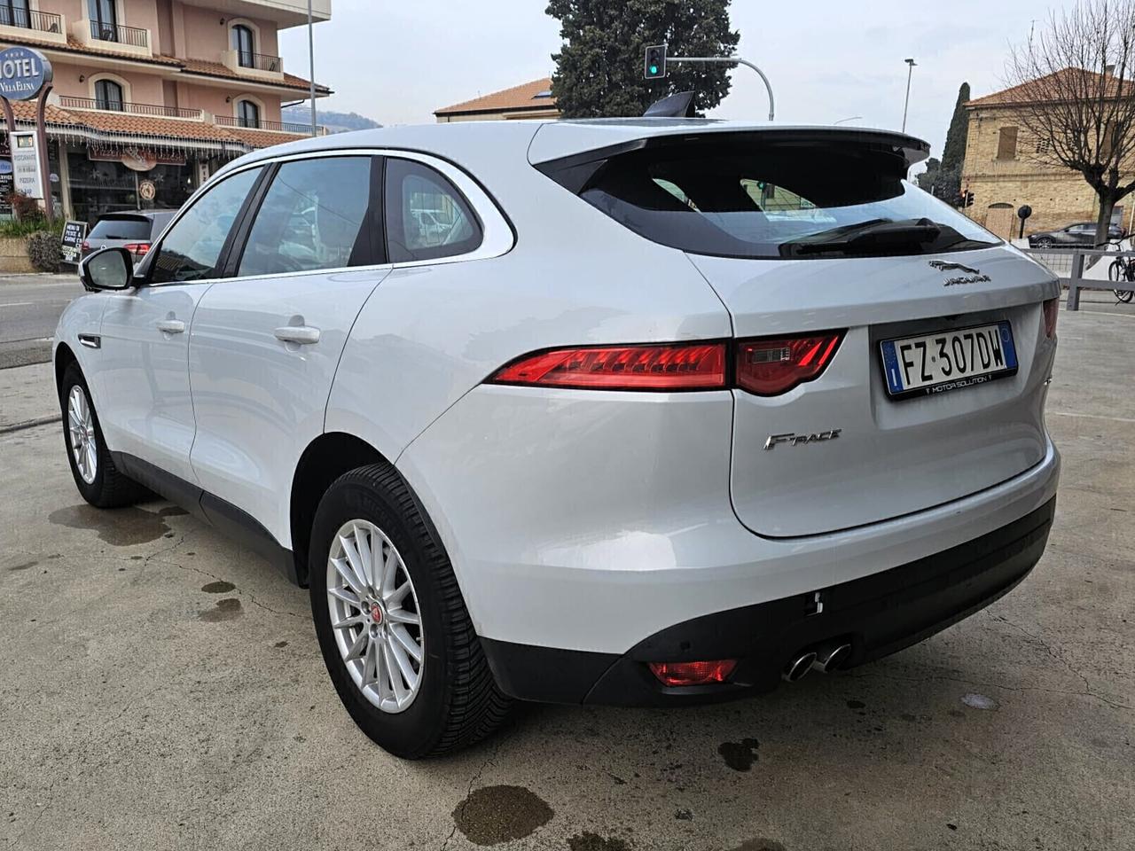 Jaguar F-Pace 2.0 D 180 CV AWD aut. Pure