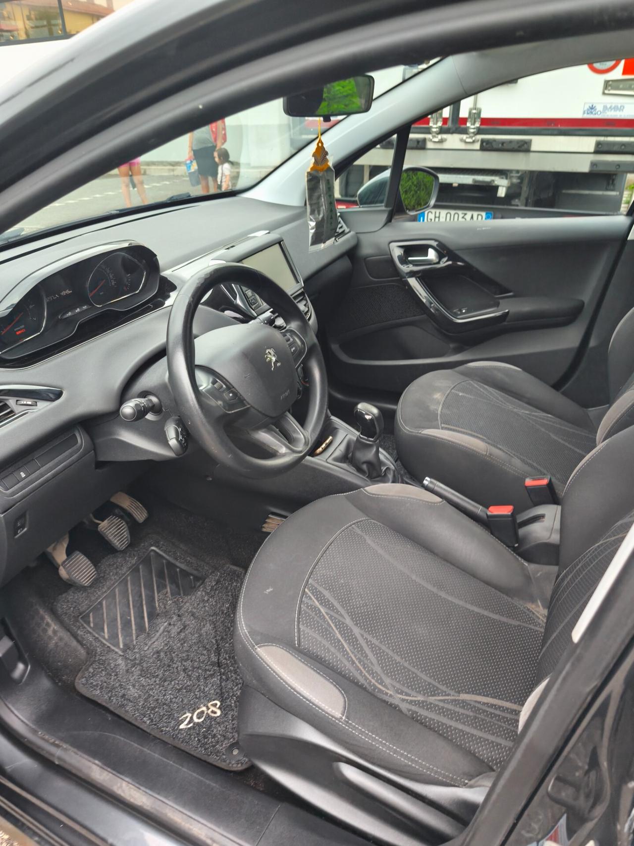 Peugeot 208 1.2 NEOPATENTATI GARANZIA