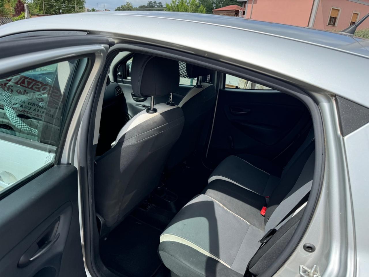Lancia Ypsilon 1.2 69 CV 5 porte Elle NEOPATENTATI