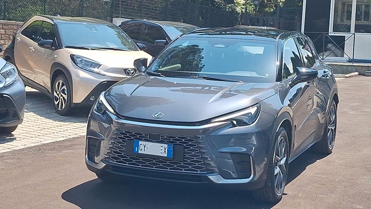 Lexus LBX Hybrid Emotion