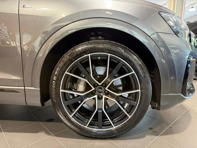 AUDI Q8 50 TDI 286 CV quattro S line edition Black Pack