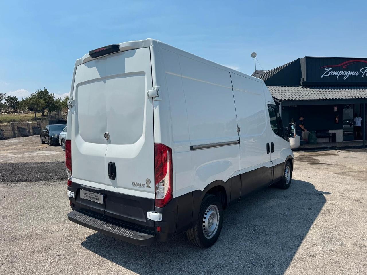 Iveco Daily 2.3 126cv passo lungo