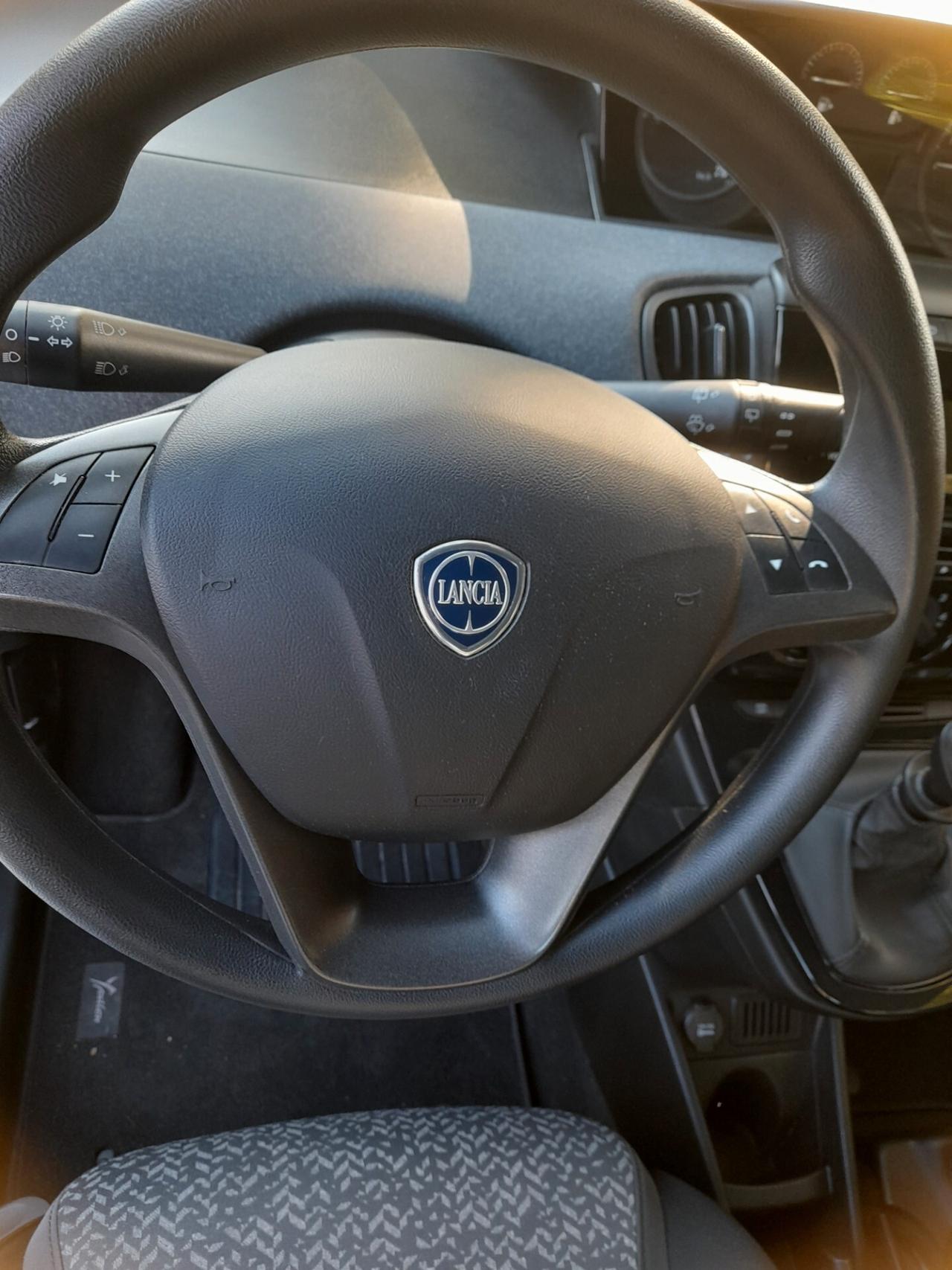 Lancia Ypsilon 1.0 Hybrid Gold