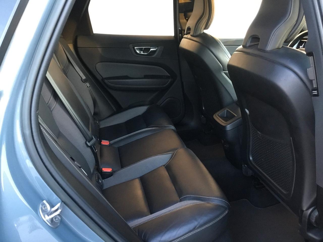 Volvo XC60 B5 (d) AWD AUT. R-DESIGN