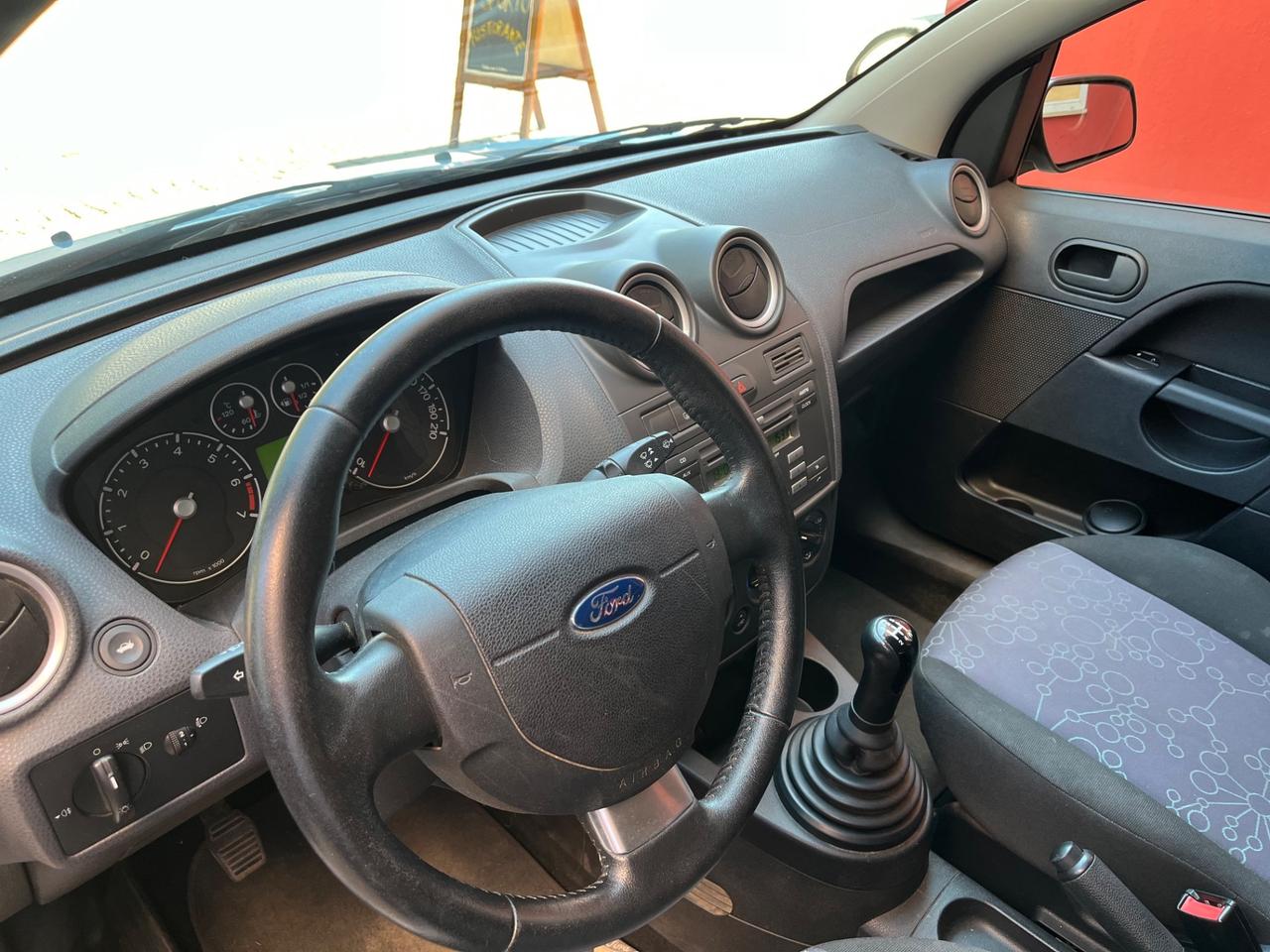 Ford Fiesta 1.2 16V 5porte - NEOPATENTATI