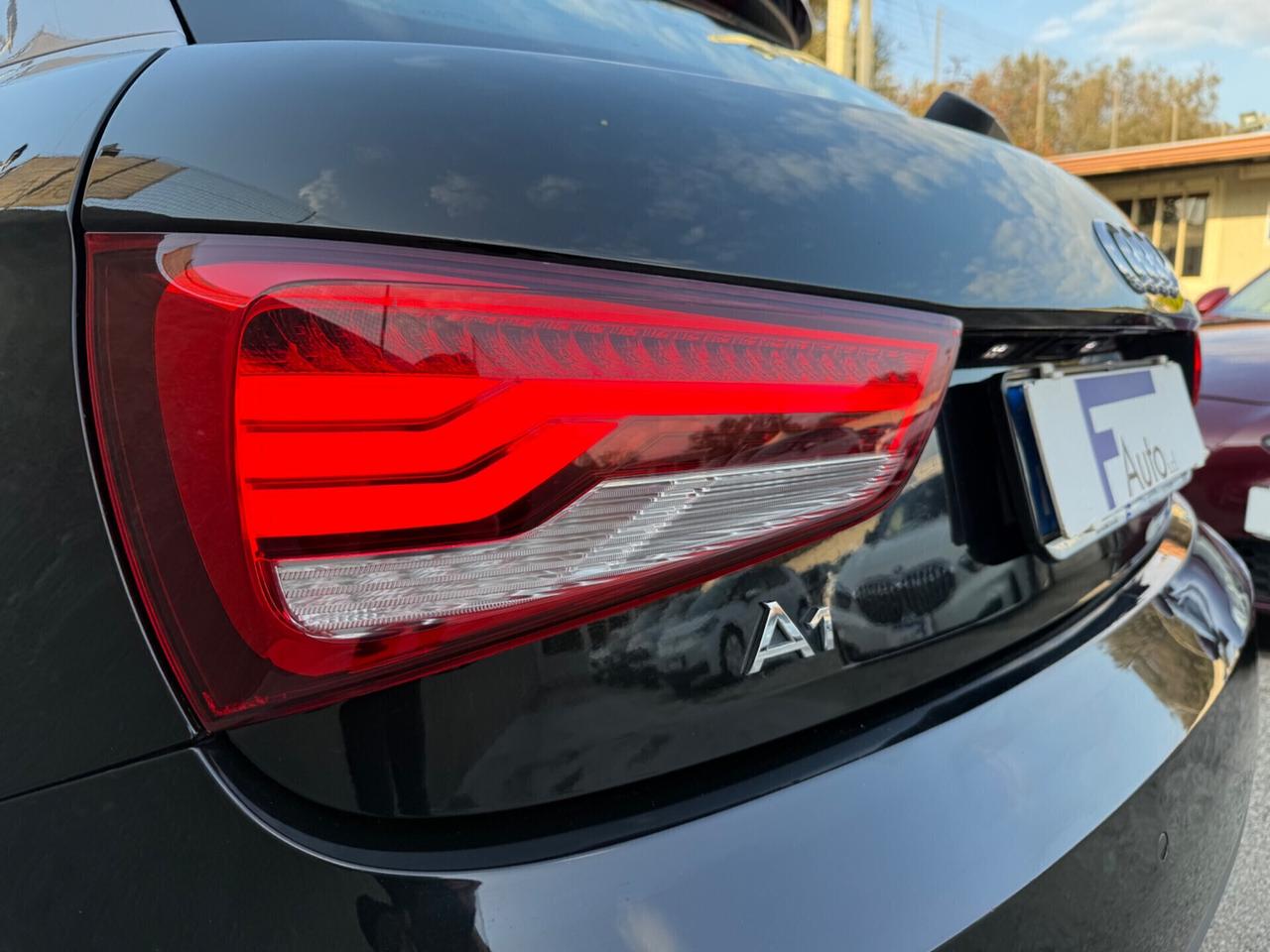 Audi A1 1.4 TDI S-Line Exterior,cerchi diamantati,Climatronic,ecc.