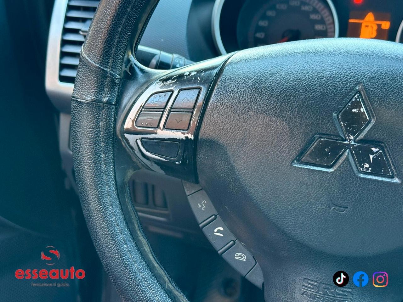 Mitsubishi Outlander 2.0 DI-D Instyle 7 p.ti DPF