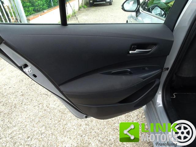 TOYOTA Corolla Touring Sports 2.0 Hybrid Business