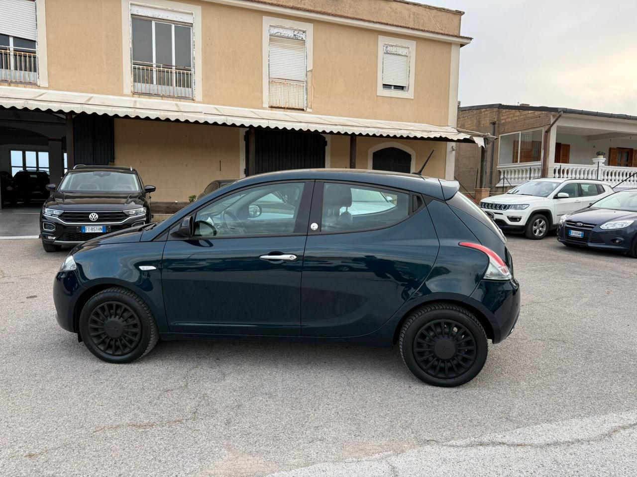 Lancia Ypsilon 1.2 69 CV 5 porte GPL Ecochic Silver